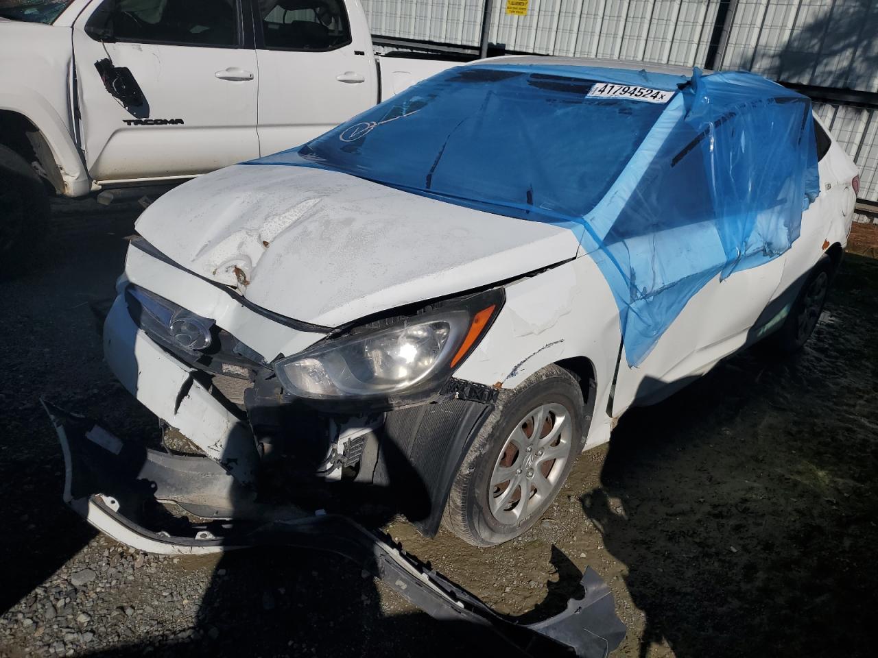 Salvage Hyundai ACCENT Image