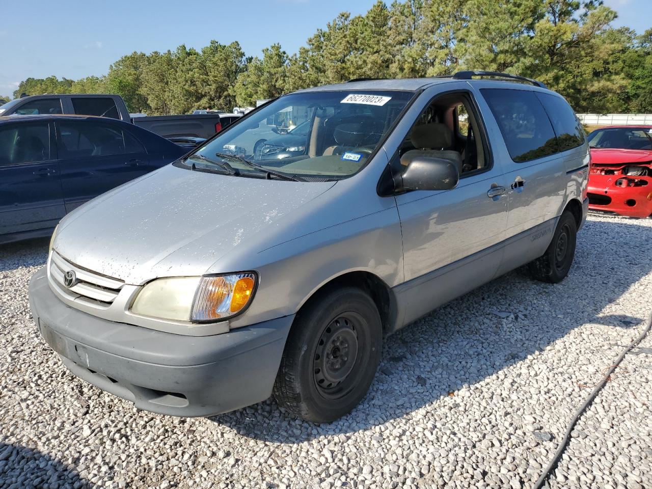 Salvage Toyota Sienna Image