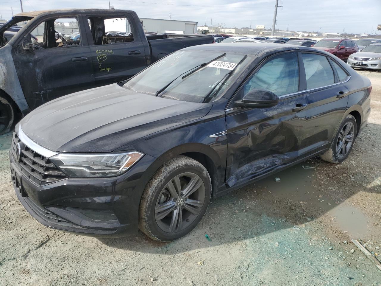 Salvage Volkswagen Jetta Image