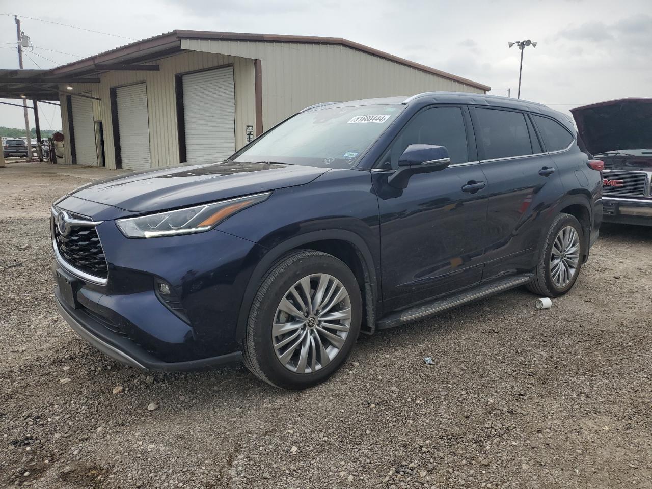 Salvage Toyota Highlander Image