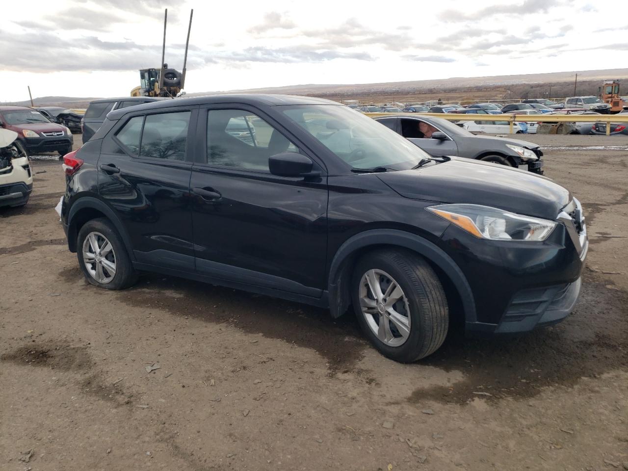 Nissan Kicks S