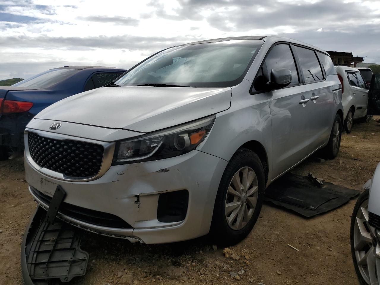 Salvage Kia Sedona Image