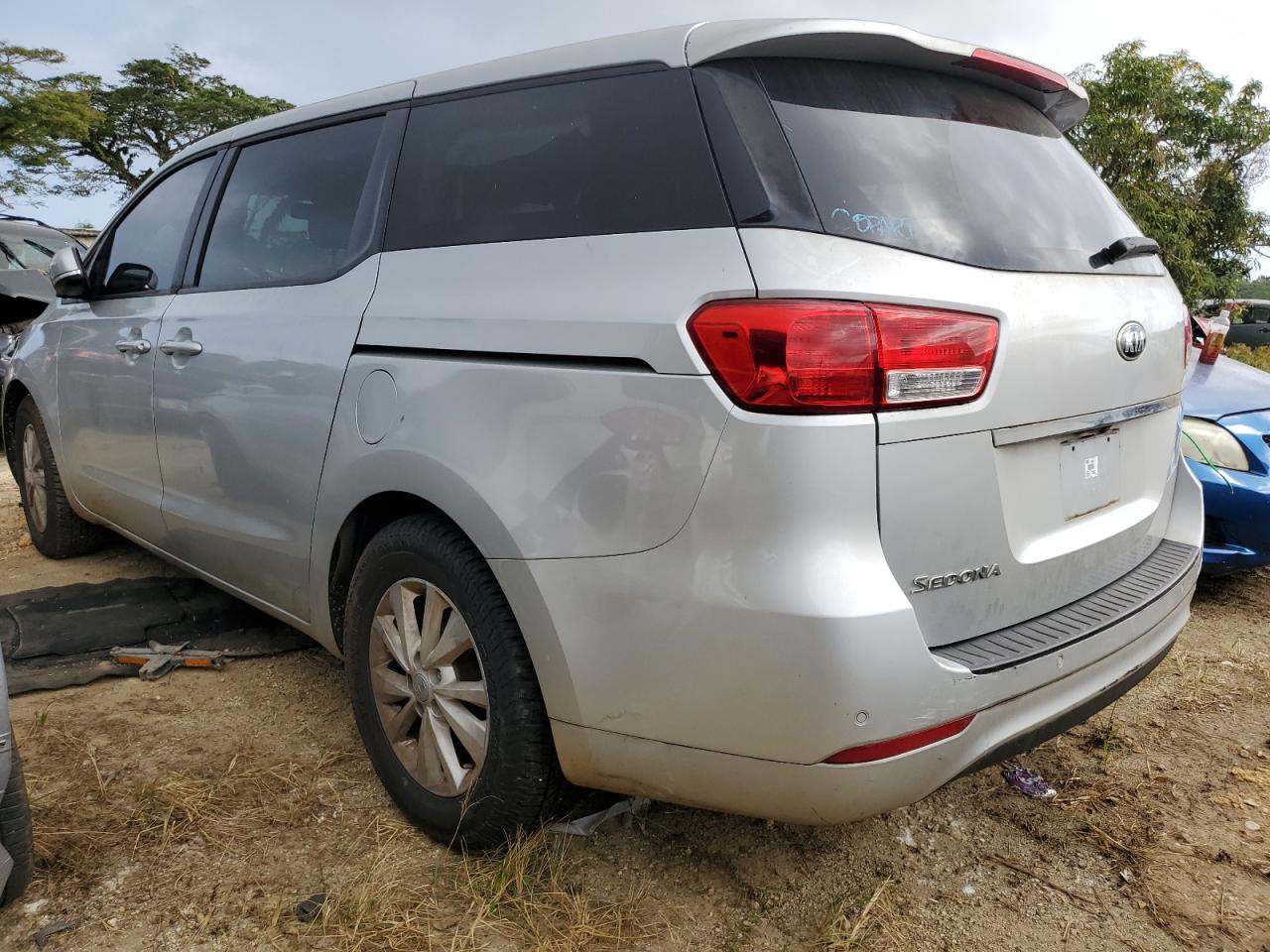 Kia Sedona L