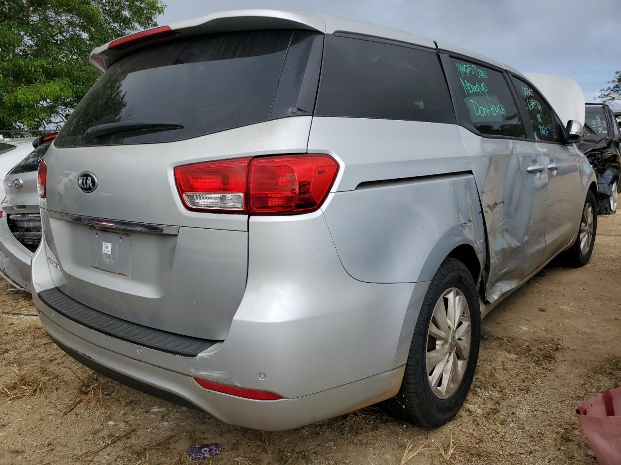 Kia Sedona L