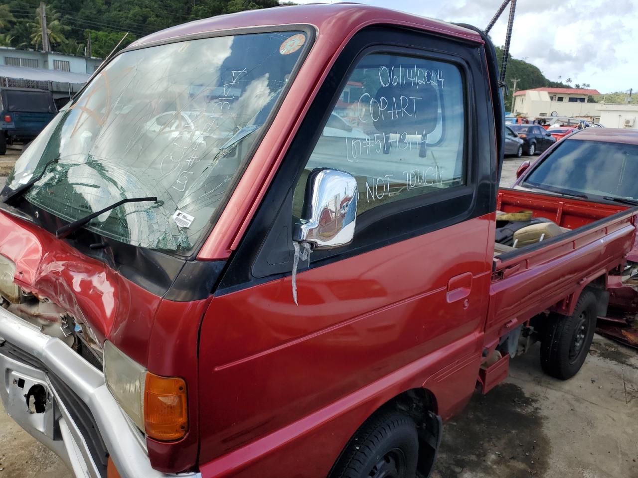 Salvage Suzuki Carry Image
