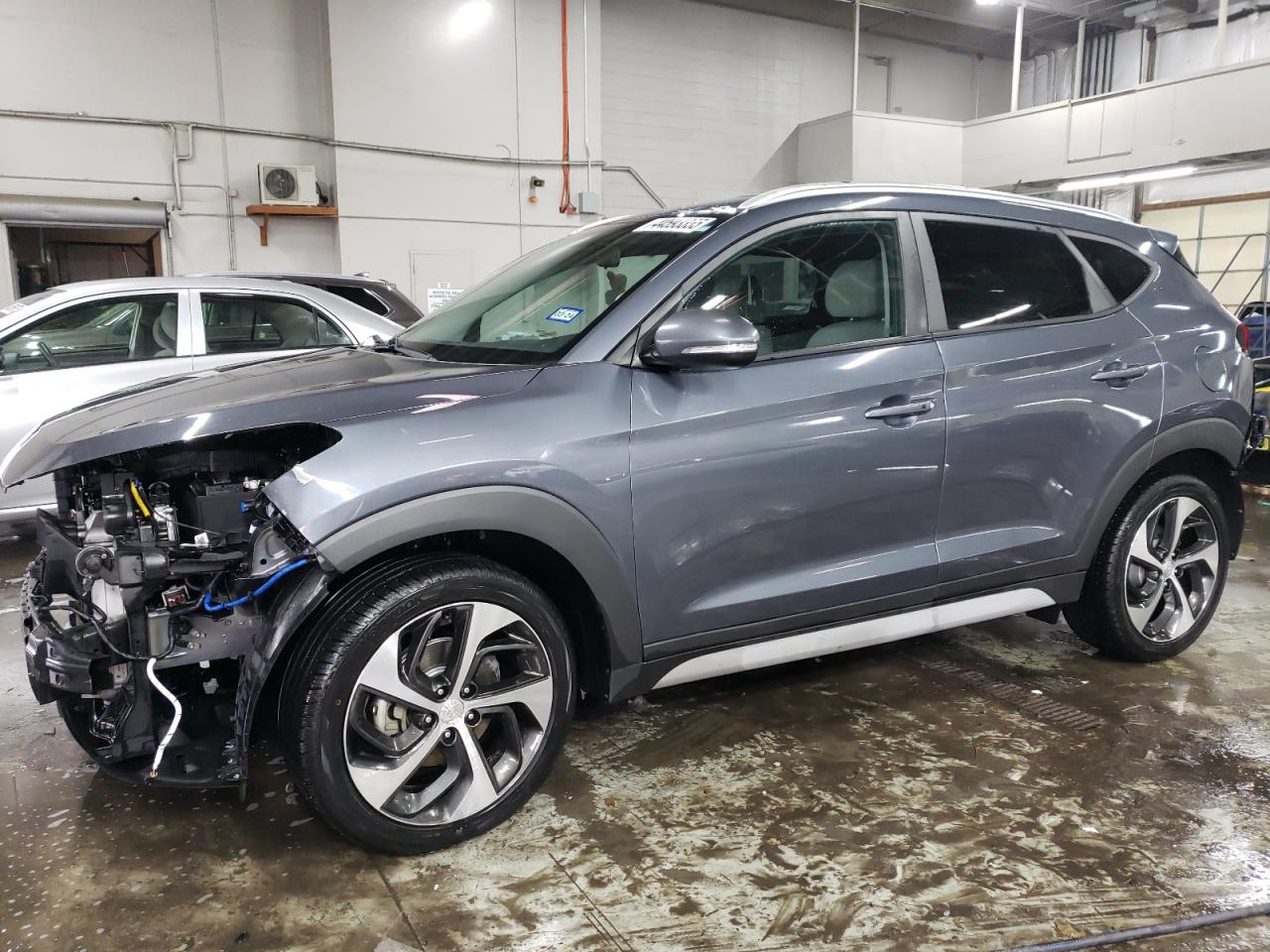 Salvage Hyundai TUCSON Image