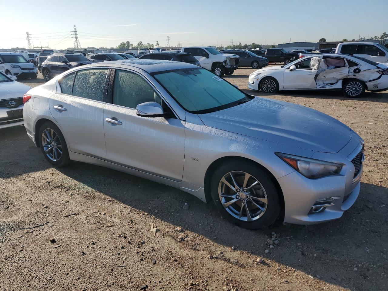 INFINITI Q50 Premium