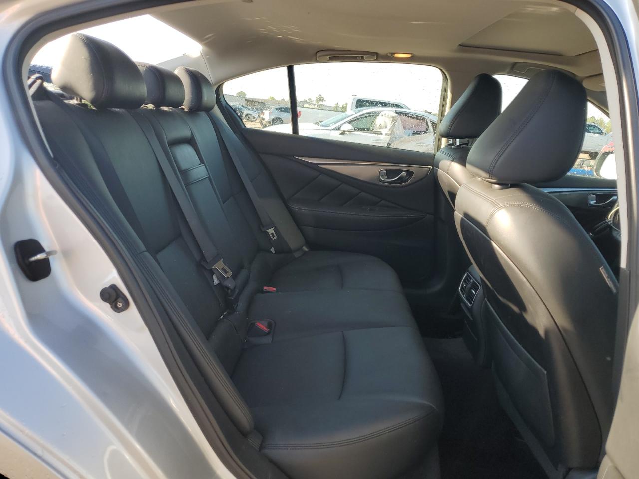 INFINITI Q50 Premium