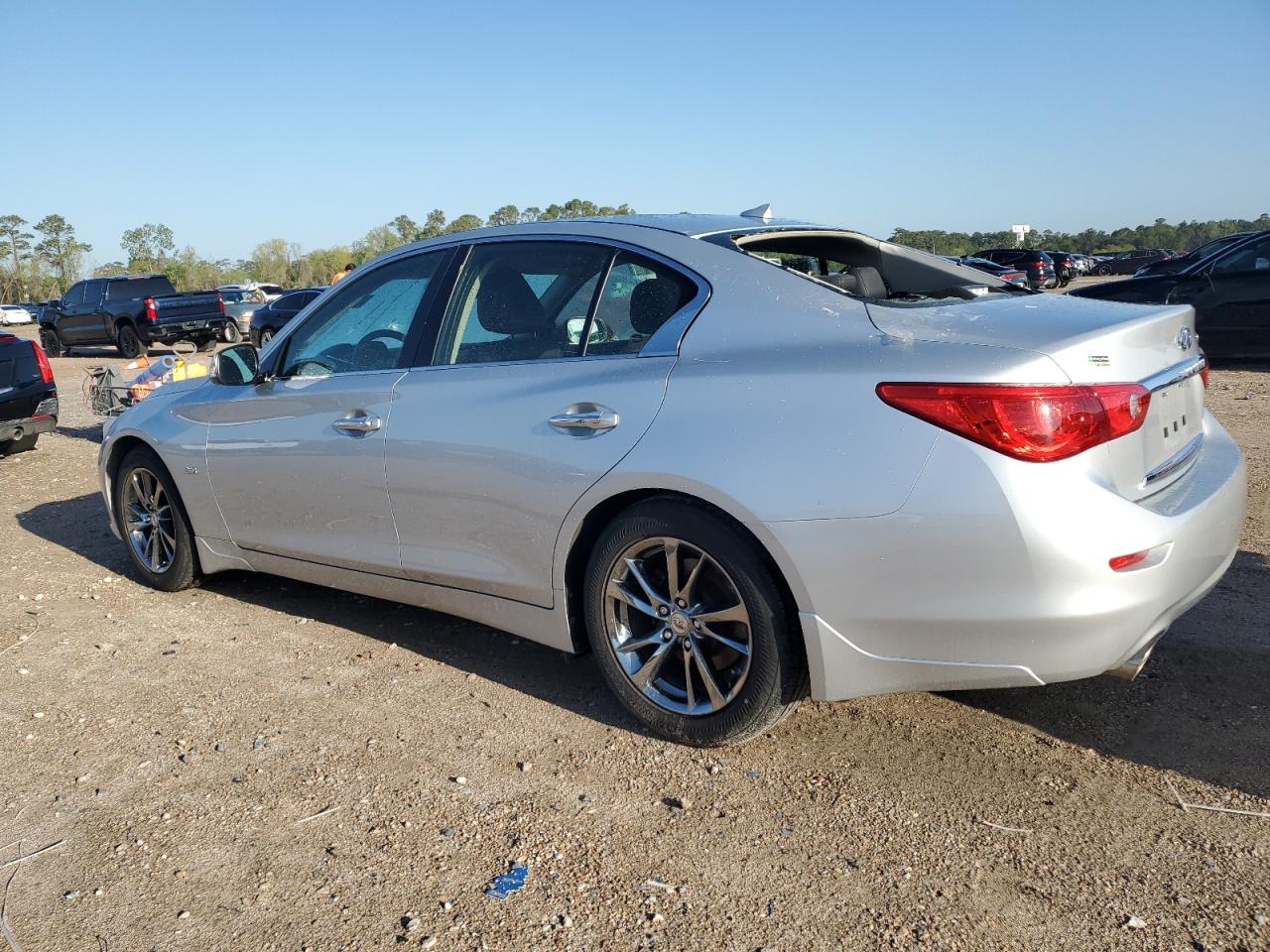 INFINITI Q50 Premium