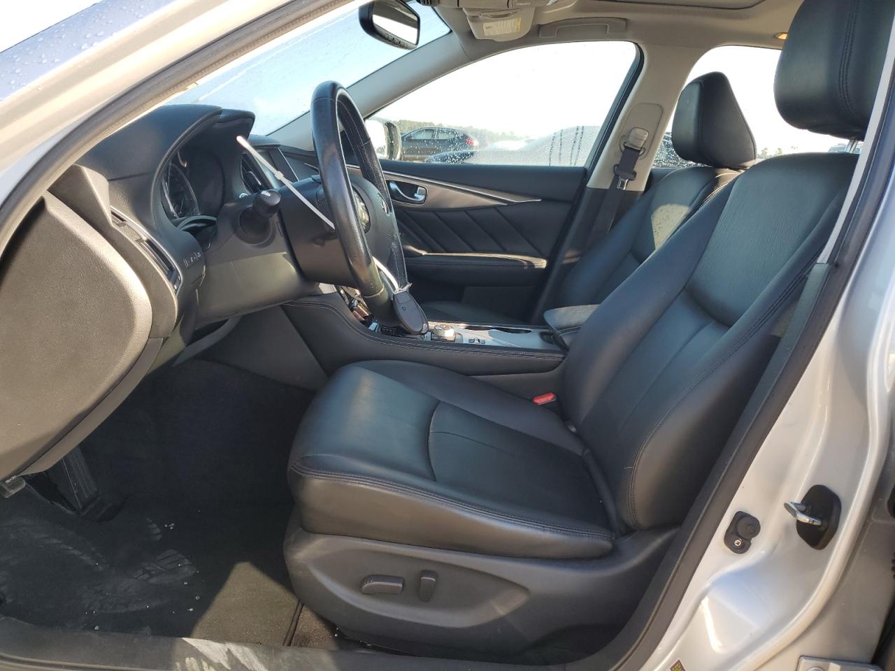 INFINITI Q50 Premium