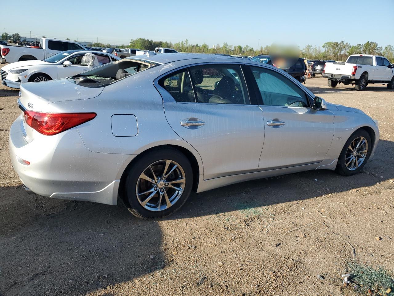 INFINITI Q50 Premium