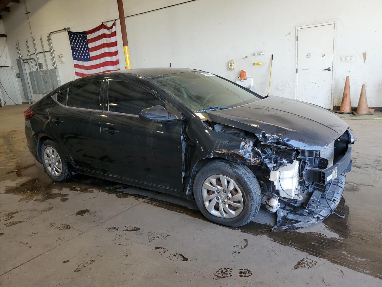 Salvage Hyundai ELANTRA Image
