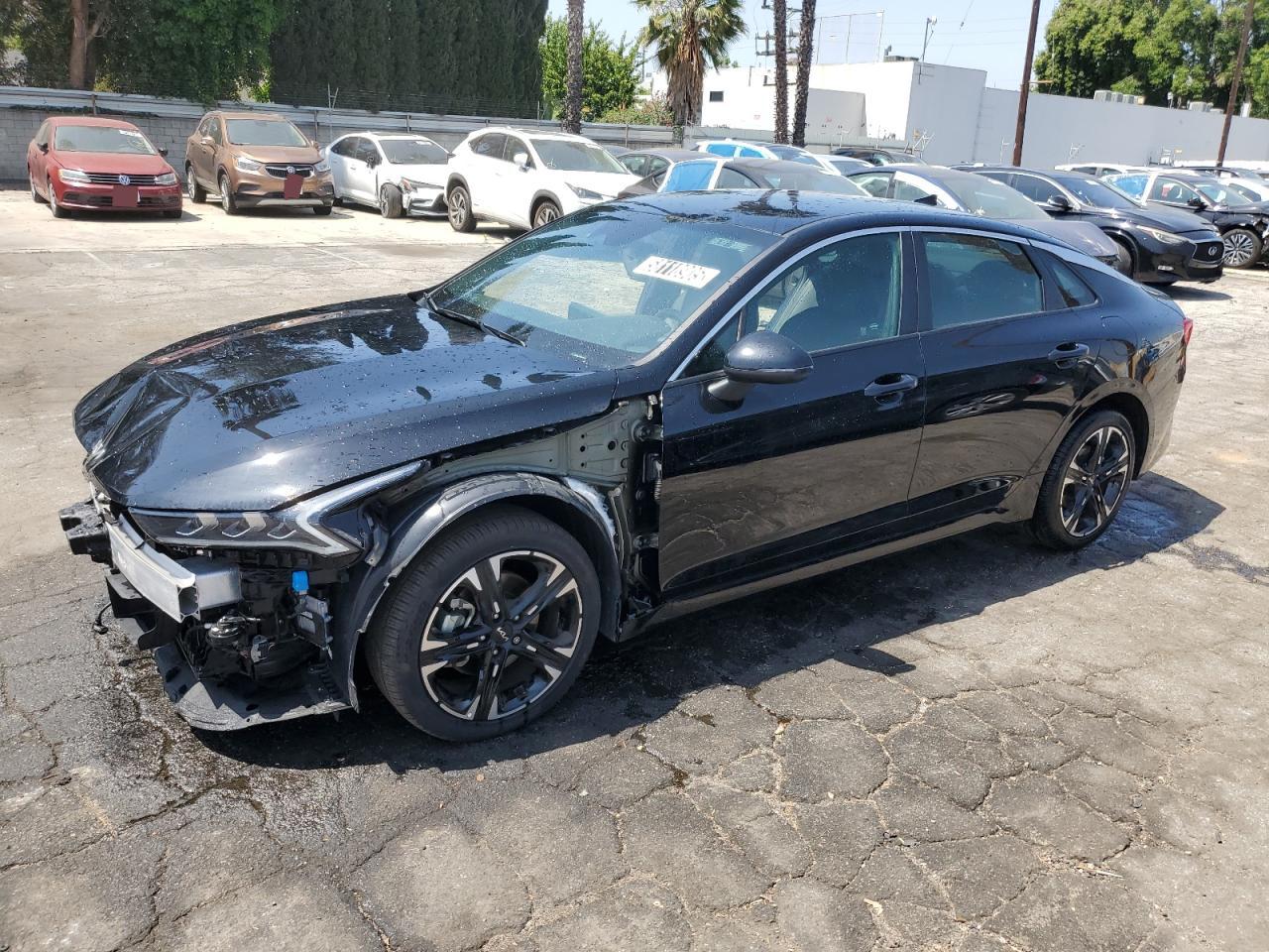 Salvage Kia K5 Image