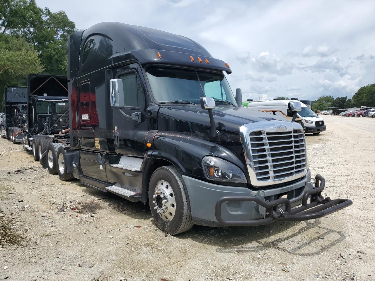Salvage Freightliner Cascadia 1 Image