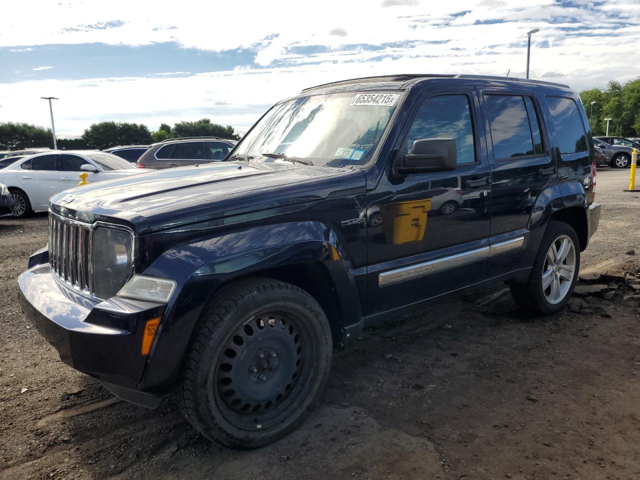 Salvage Jeep Liberty Image