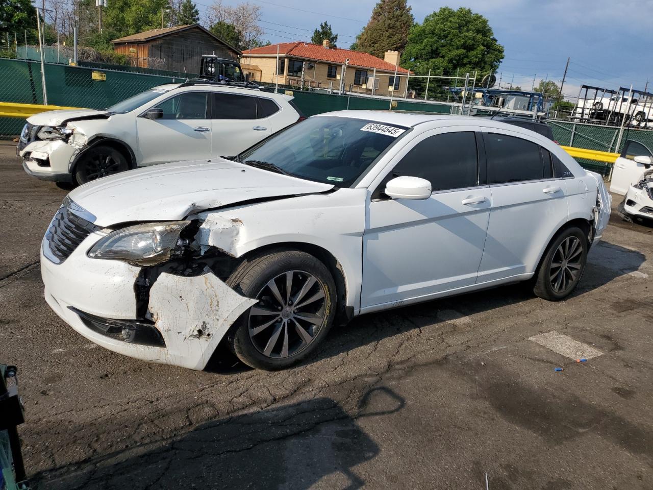 Salvage Chrysler 200 Image
