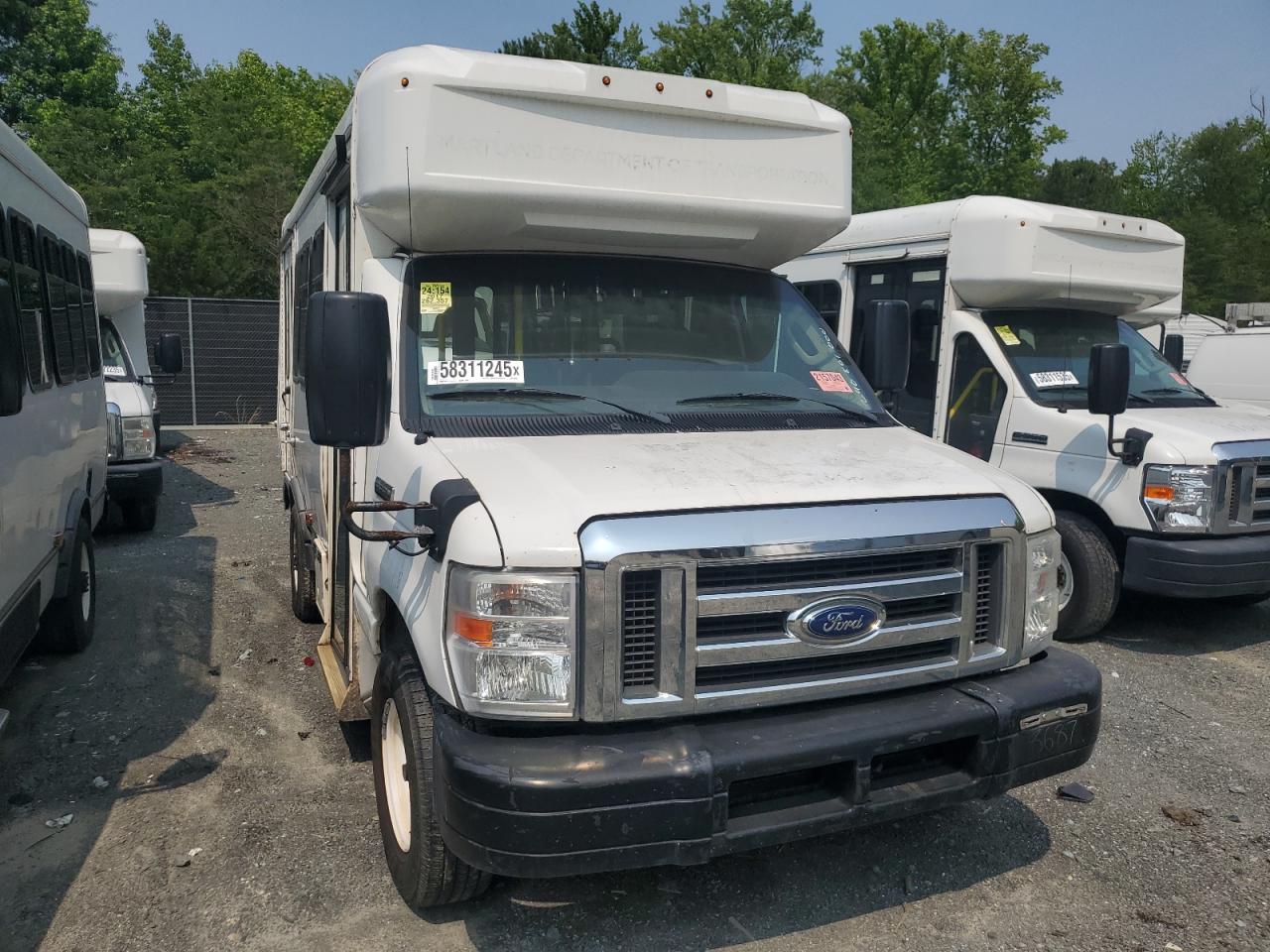Ford Econoline E350 Super Duty Cutaway Van