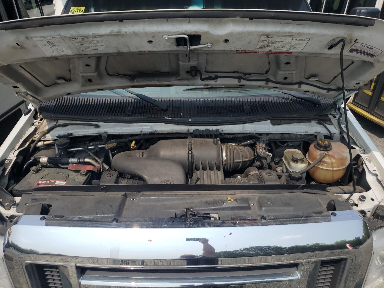 Ford Econoline E350 Super Duty Cutaway Van