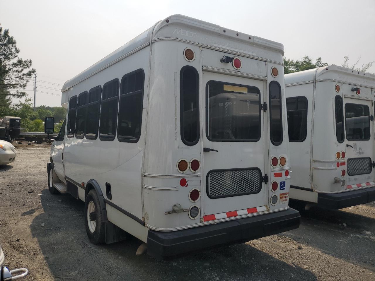 Ford Econoline E350 Super Duty Cutaway Van