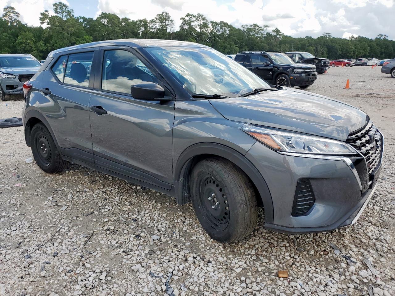 Nissan Kicks S