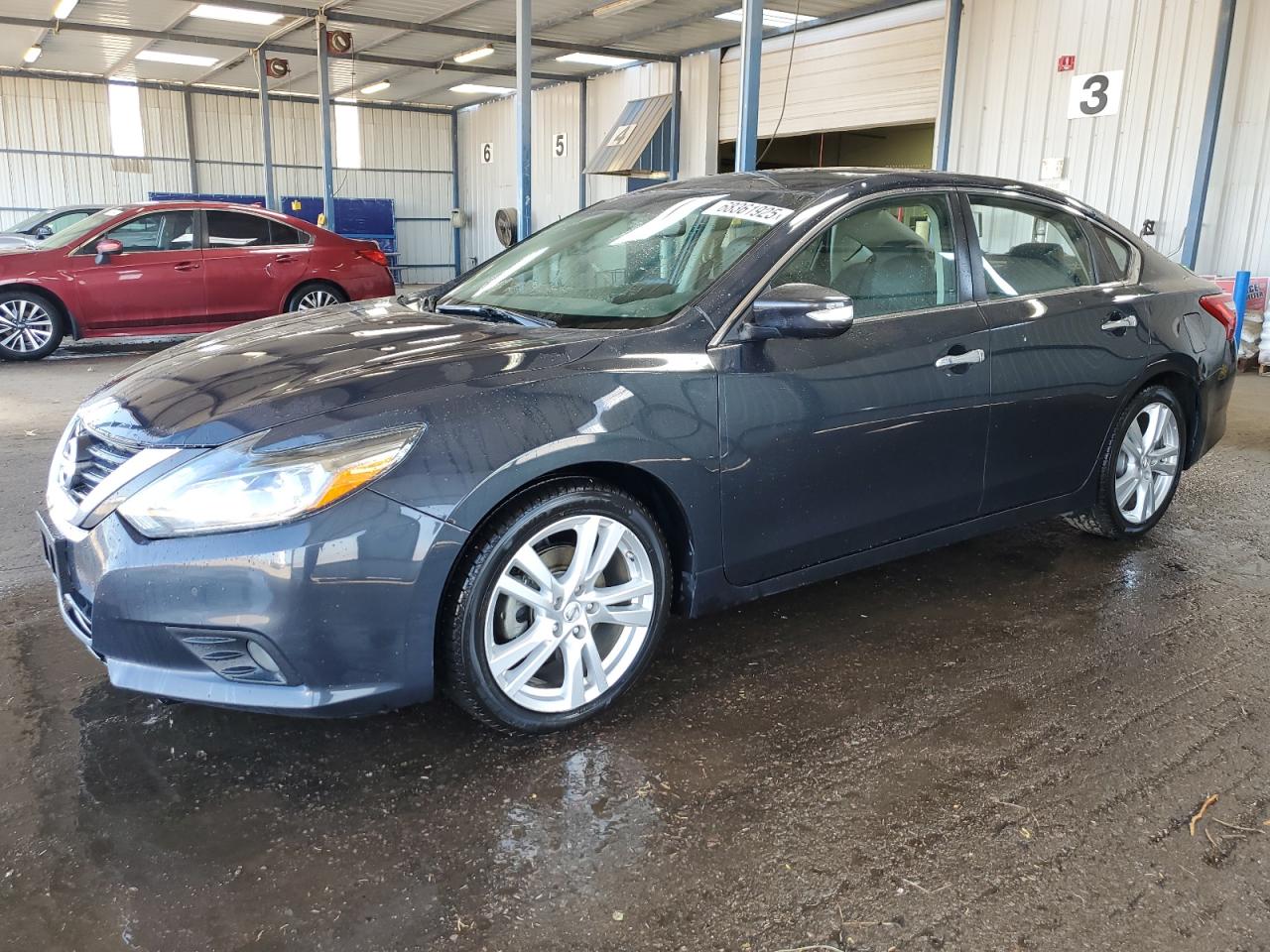 Salvage Nissan Altima Image