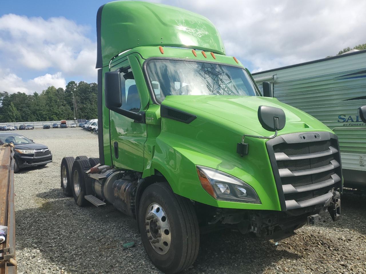 Salvage Freightliner Cascadia 1 Image