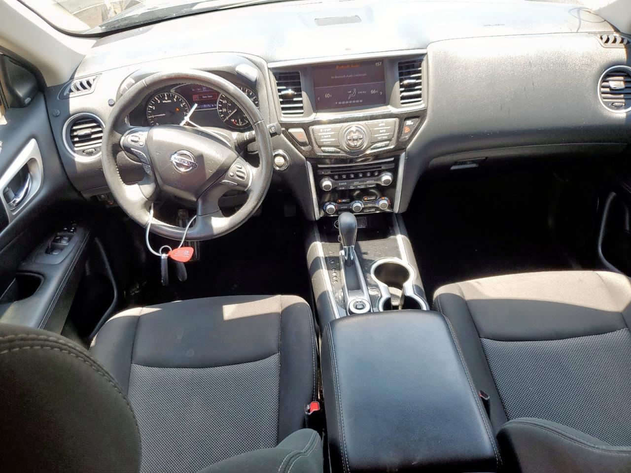 Nissan Pathfinder Sv