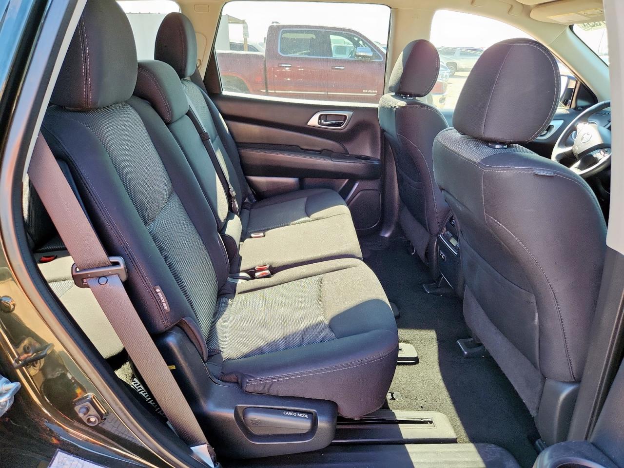 Nissan Pathfinder Sv