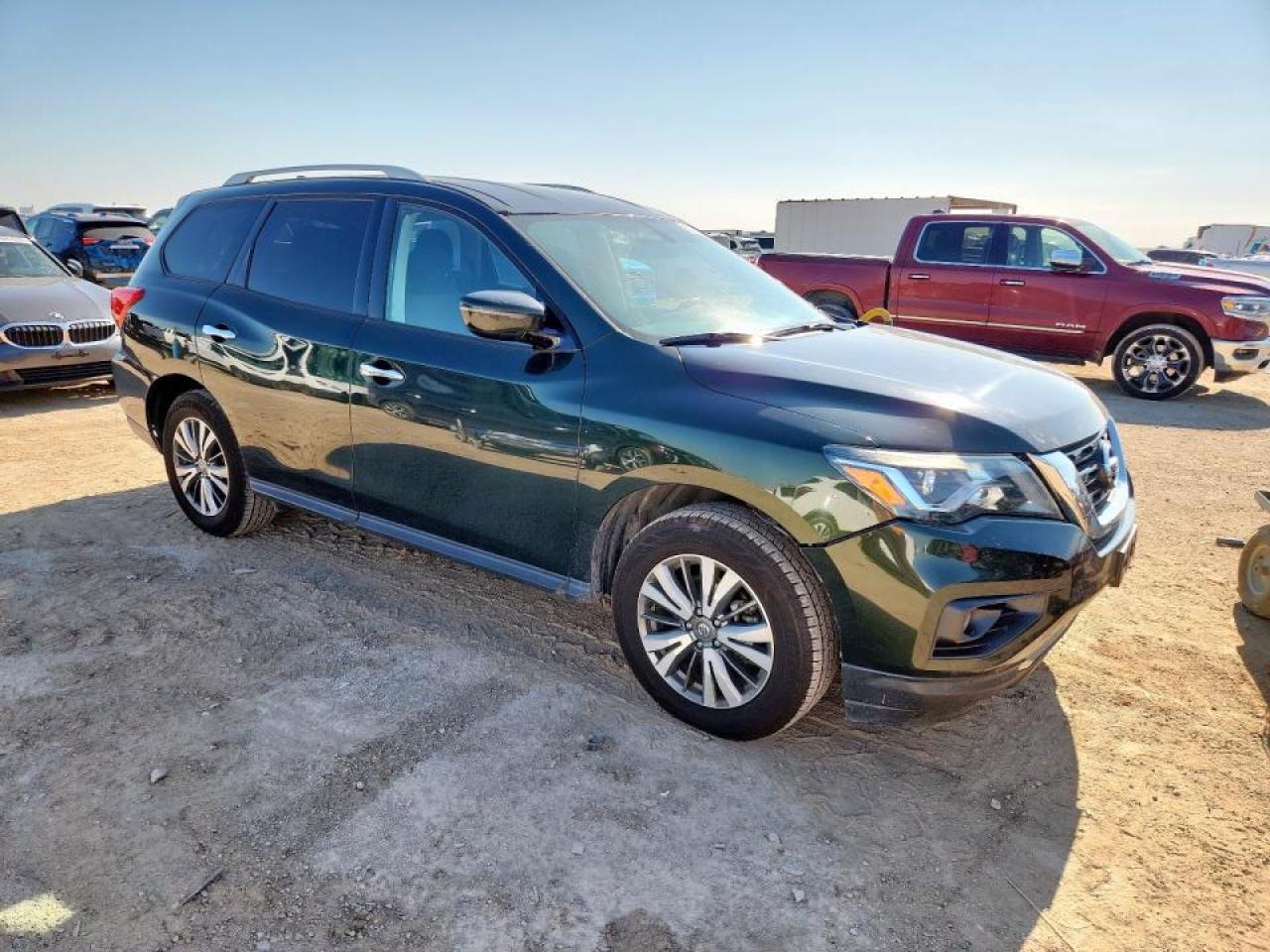 Nissan Pathfinder Sv