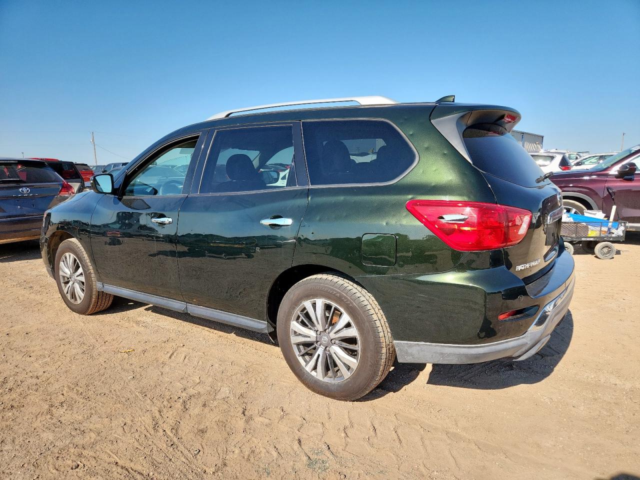 Nissan Pathfinder Sv