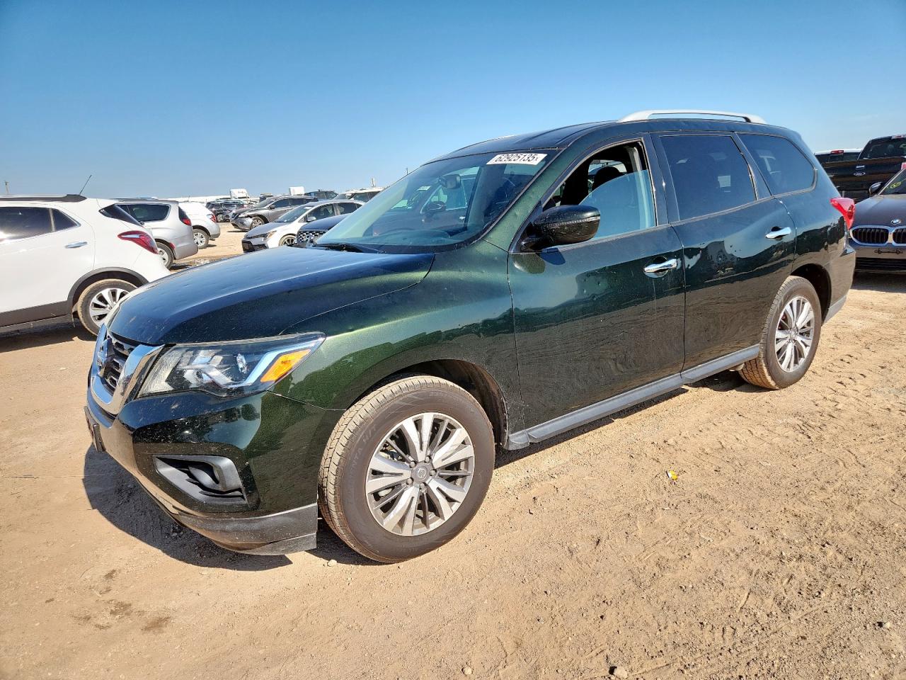 Salvage Nissan Pathfinder Image