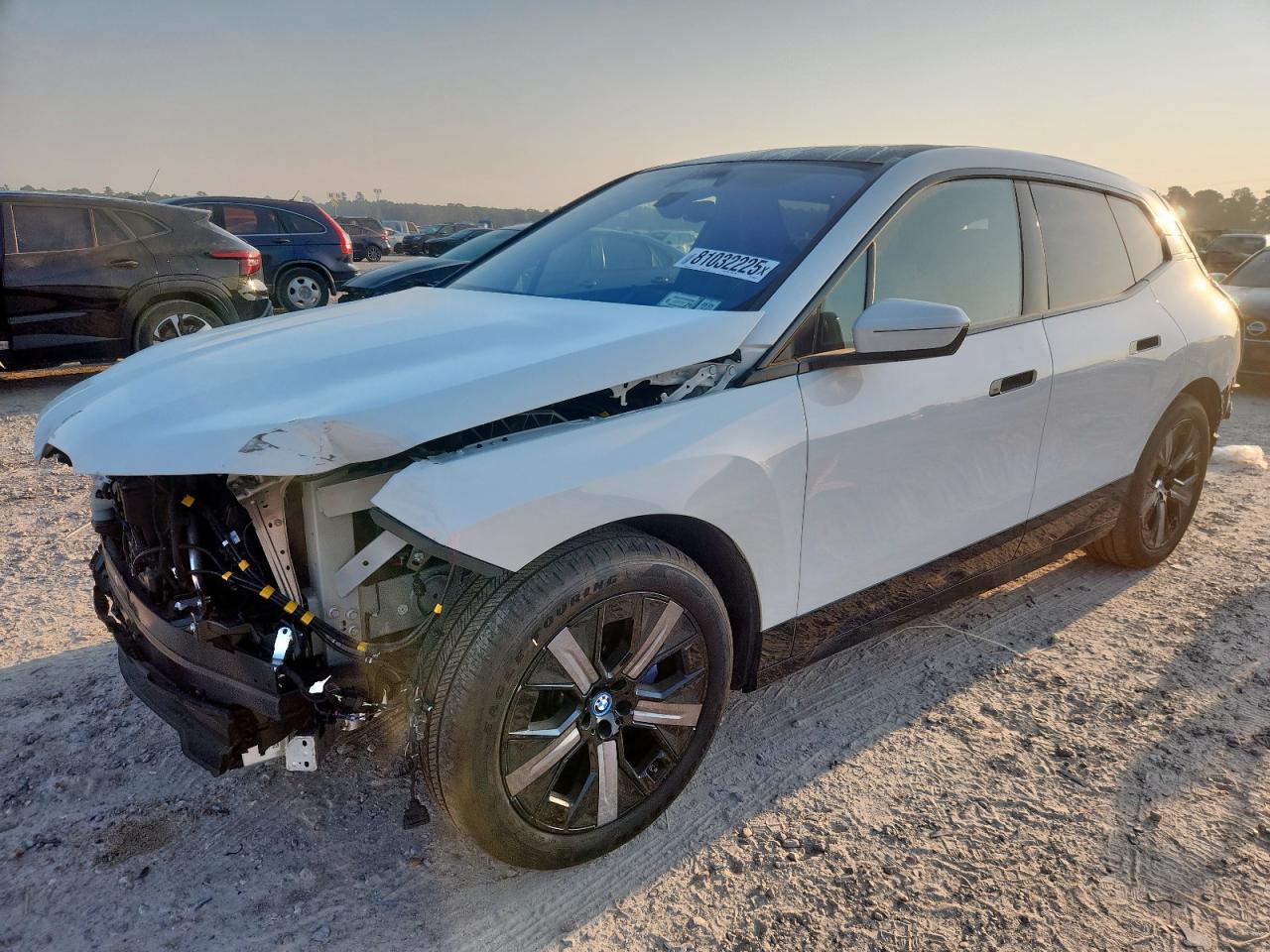 Salvage BMW Ix Xdrive5 Image