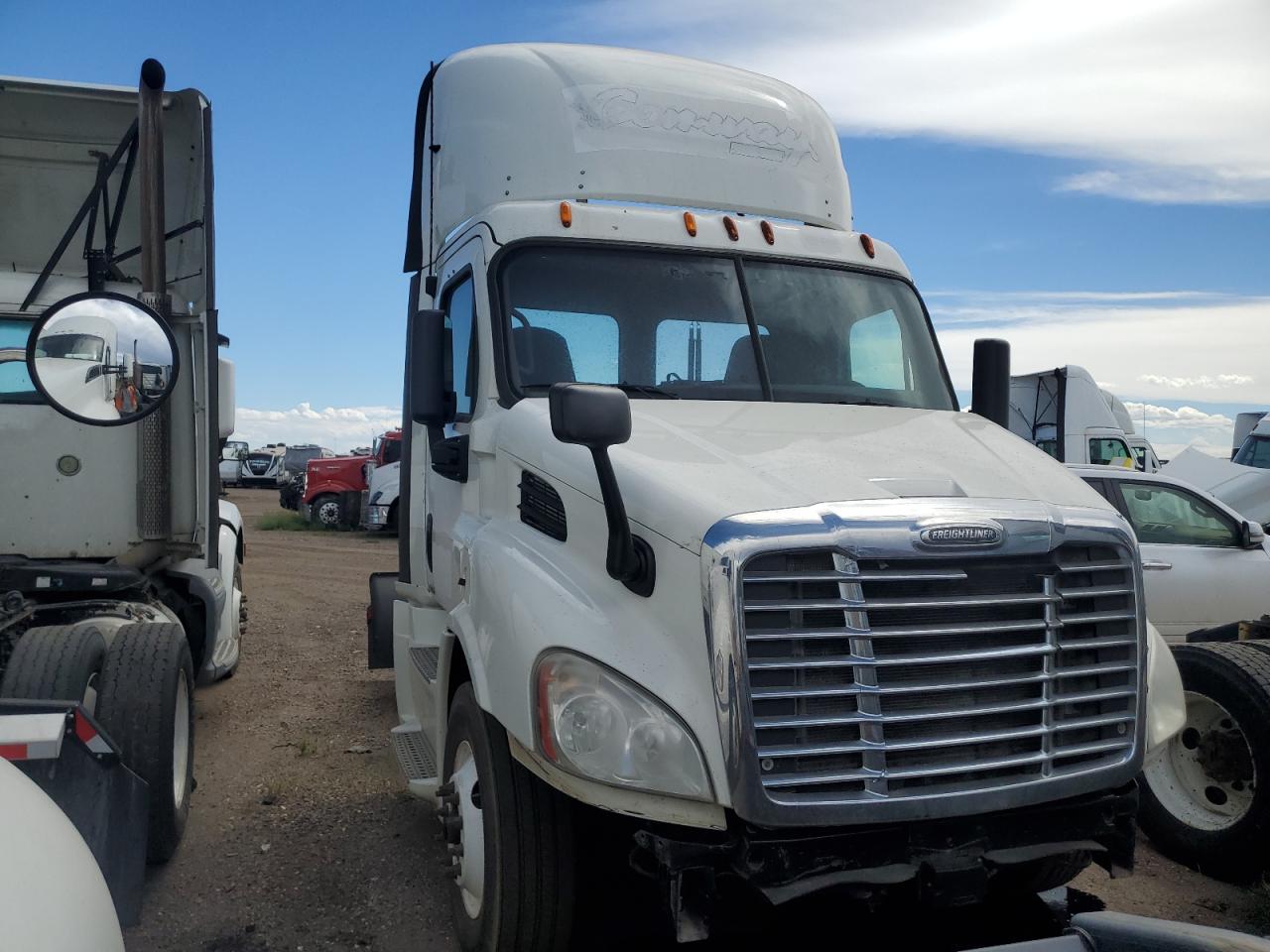 Salvage Freightliner Cascadia Image