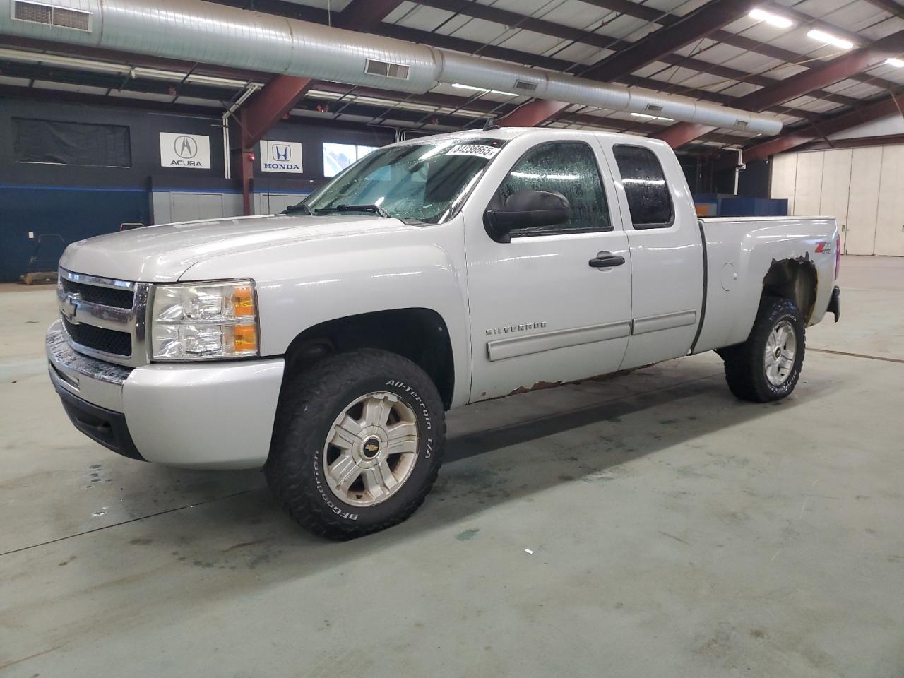 Salvage Chevrolet Silverado K1500 Lt Image