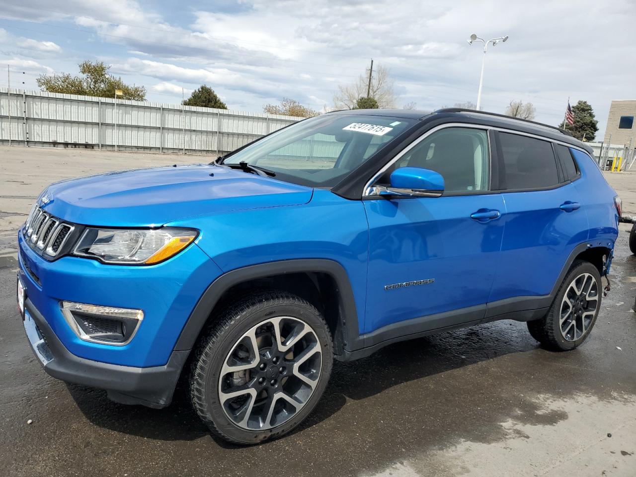 Salvage Jeep Compass Image