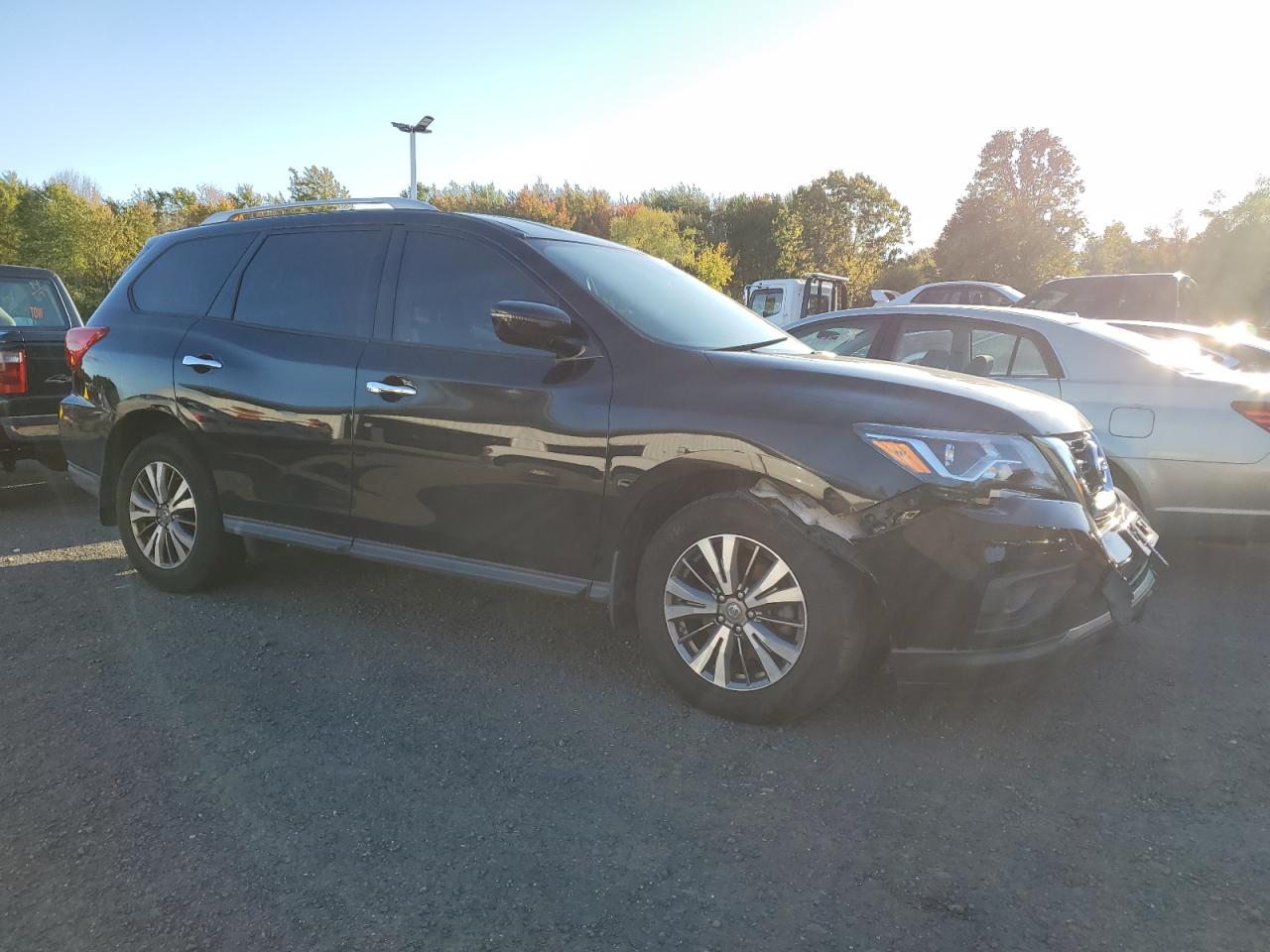 Nissan Pathfinder S