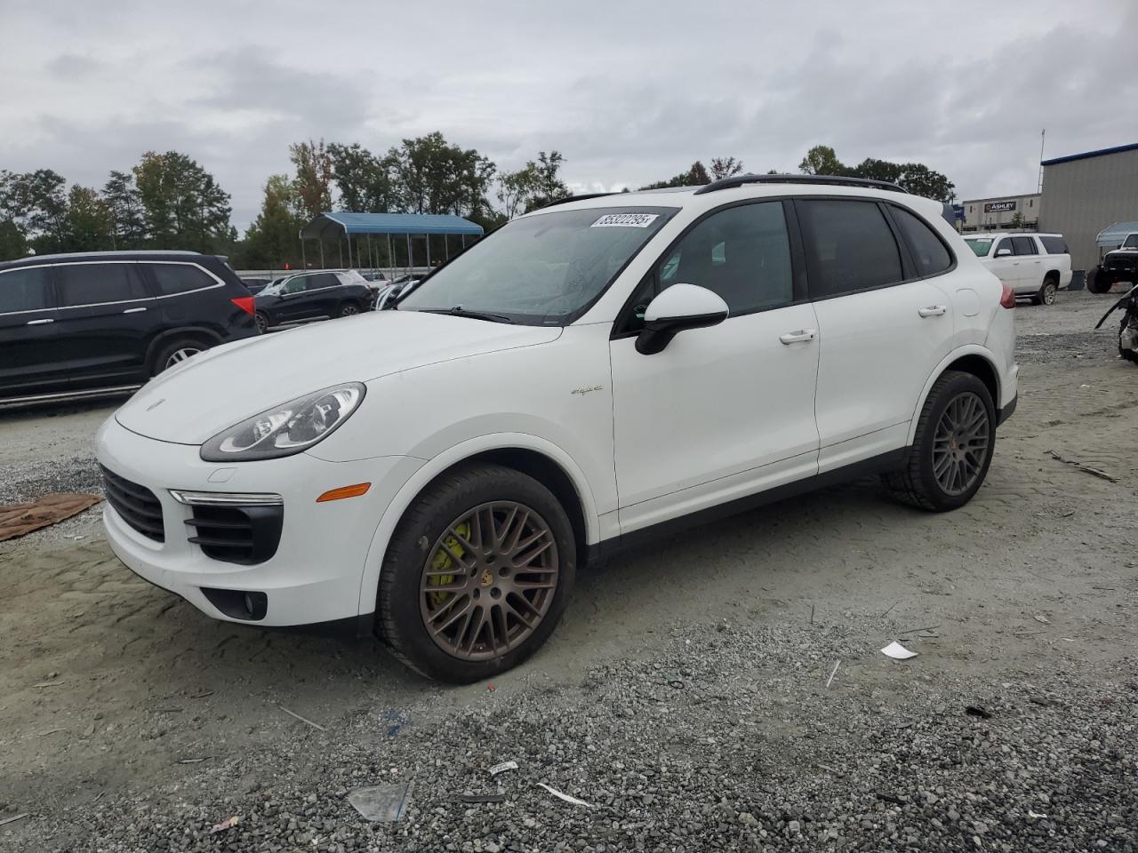 Salvage Porsche Cayenne Image
