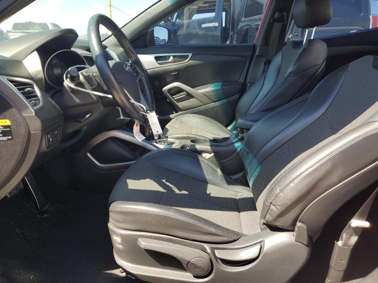 Hyundai VELOSTER Base