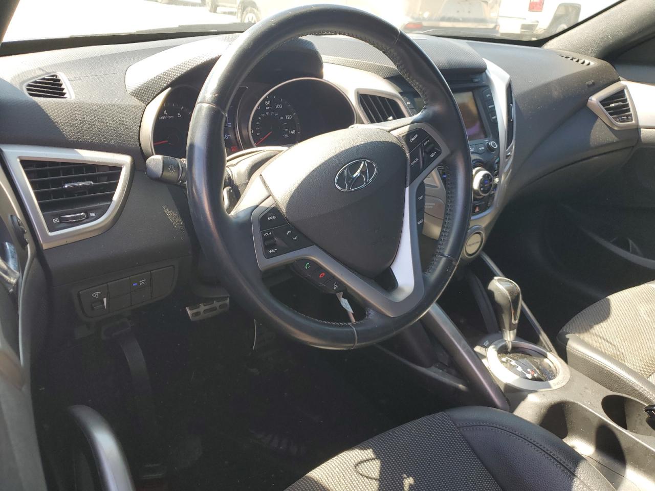 Hyundai VELOSTER Base