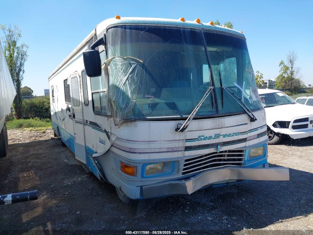 Salvage Chevrolet P30 Image
