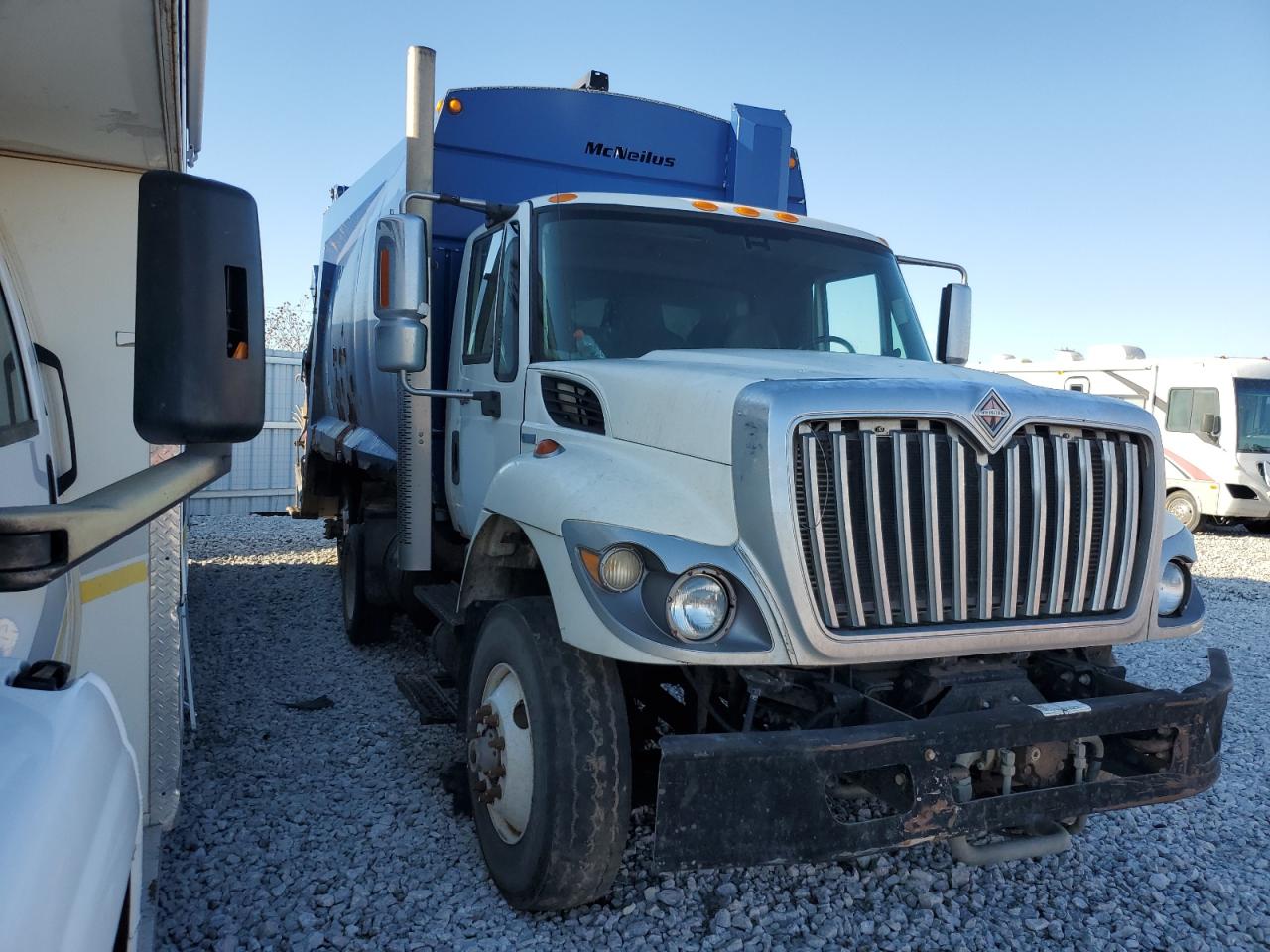 Salvage International 7000 7400 Image