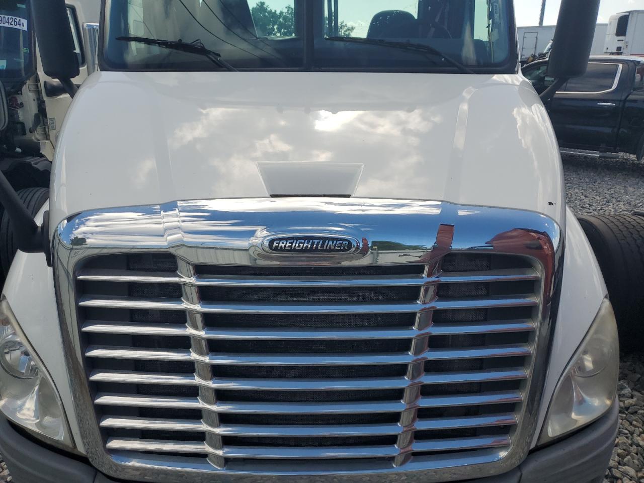 Freightliner Cascadia 1