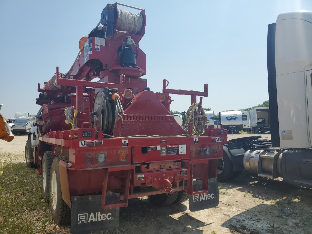 International Hv607