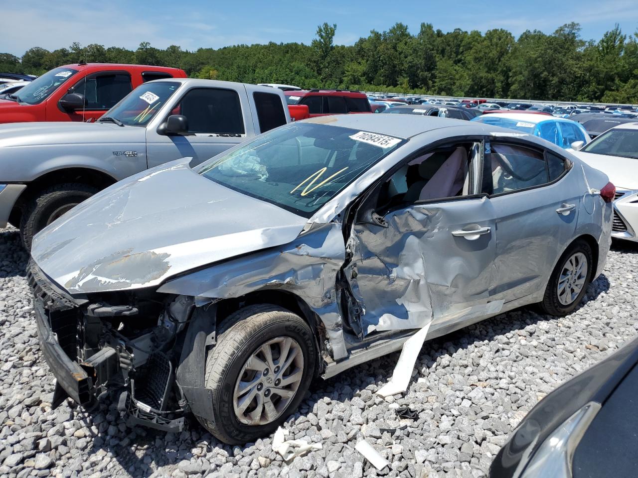 Salvage Hyundai ELANTRA Image