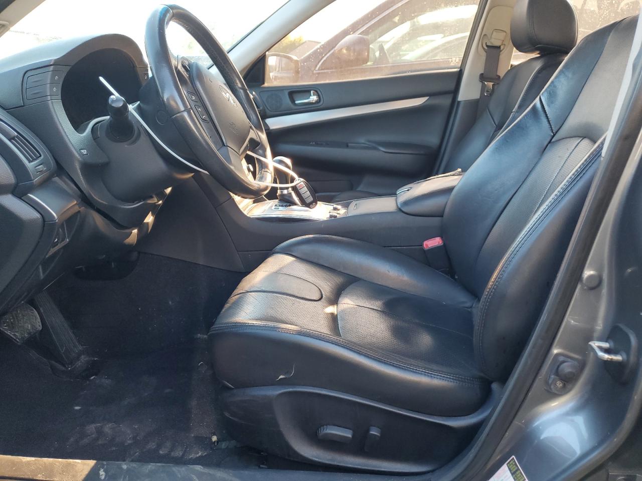 INFINITI Q40