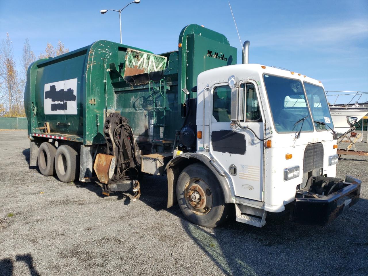 Salvage Peterbilt Tractor 320 Image