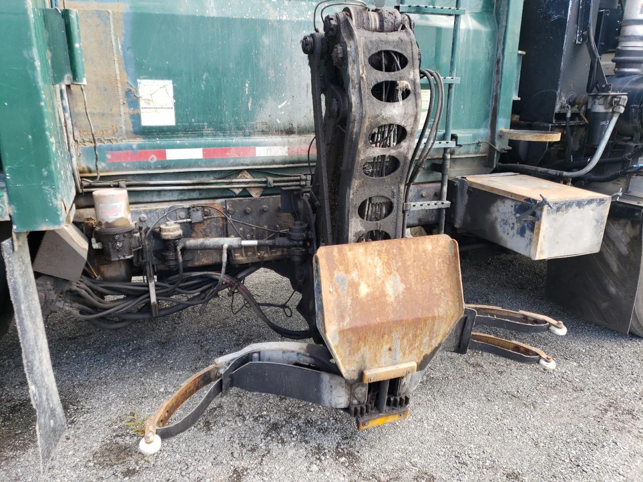 Peterbilt Tractor 320