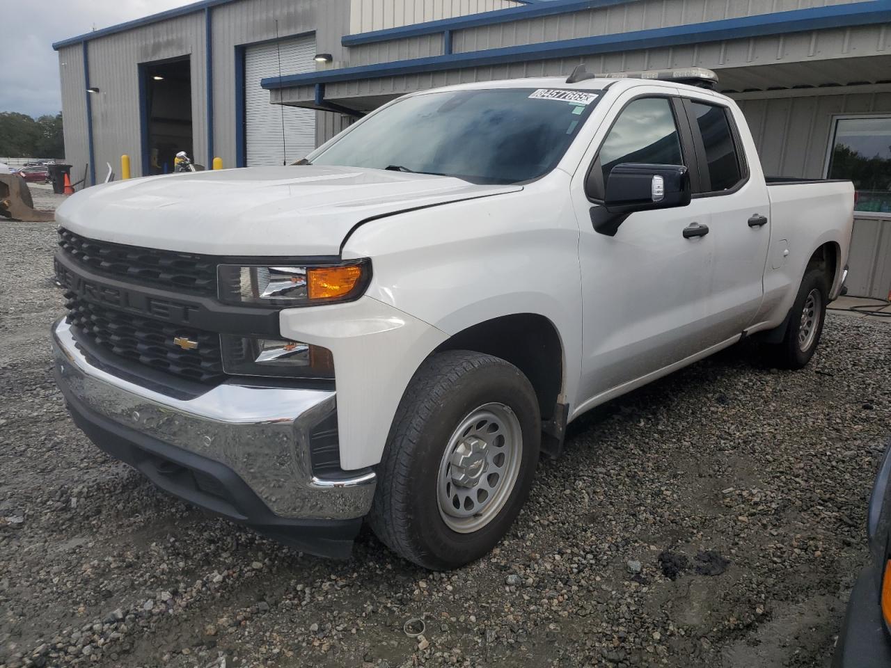 Salvage Chevrolet Silverado Image