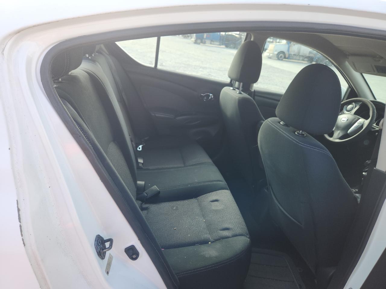 Nissan Versa S