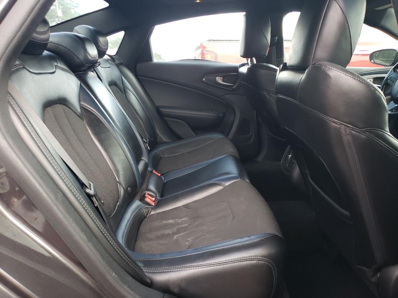 Chrysler 200 S